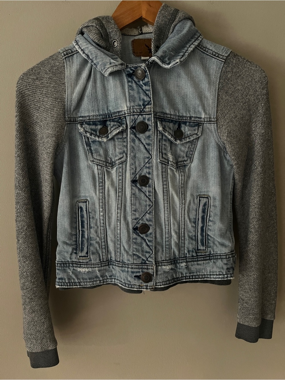 American Eagle Outfitters Light Wash Denim Jacket with Gray Knit Sleeves